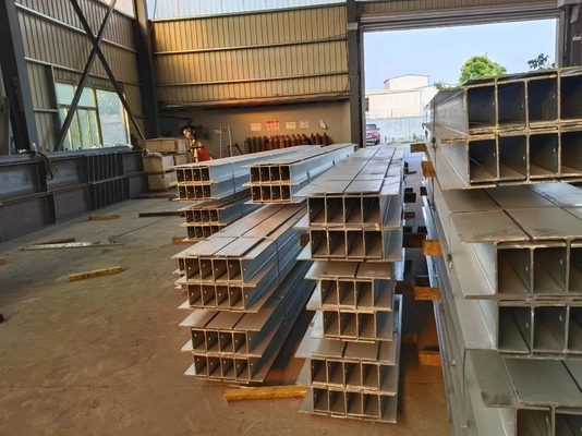 Des poutres de toiture en section C galvanisées à chaud pour la construction