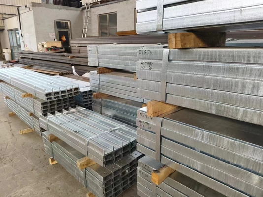 L'acier galvanisé sur mesure, poutres de section C 150x90x24