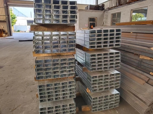 Perçage des plaques de revêtement en acier galvanisé laminé à chaud