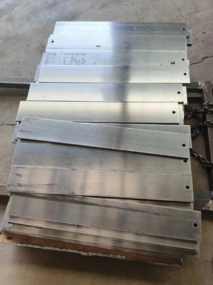 Acier galvanisé sur mesure à fente à barres plates métalliques, étiquetage sous pression, coulée, forgeage