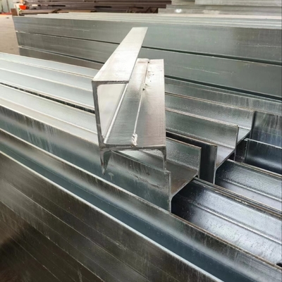 Poteaux d'angle en béton laminé à chaud résistant à la rouille pour 45° et 90°