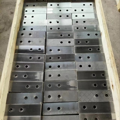 Épaisseur et largeur personnalisables barres plates en métal à fente pour matériaux de construction durables