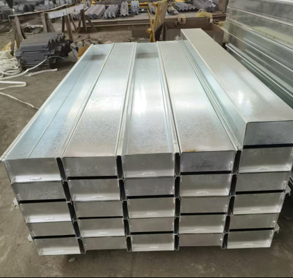 Des moules de revêtement de murs en béton polyvalent et durable avec des dimensions et des motifs personnalisables
