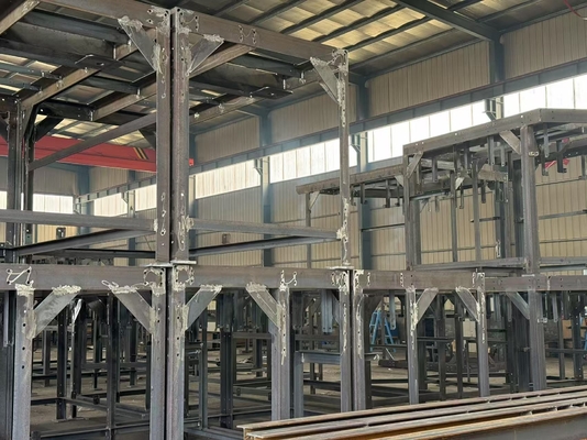 Plateforme de structure en acier personnalisée pour soutenir l'armoire électrique au bas de la tour de vent galvanisée à chaud