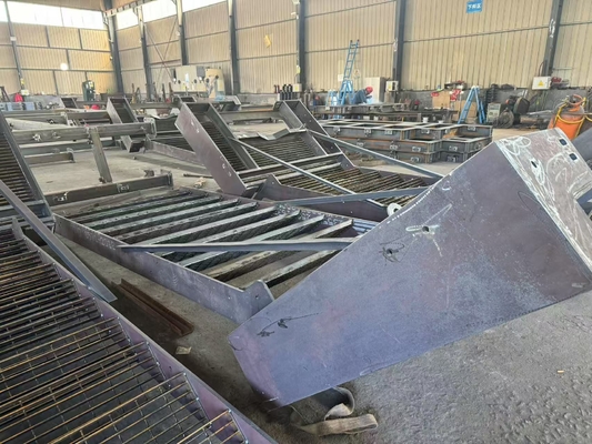Escaliers extérieurs en acier de qualité industrielle pour chantiers de construction résistants à la corrosion