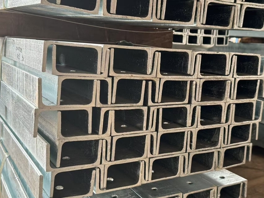 Chanaux en acier laminés à chaud Chanaux structurels à haute stabilité Résistant à la corrosion Pour la construction de ponts et l'utilisation industrielle