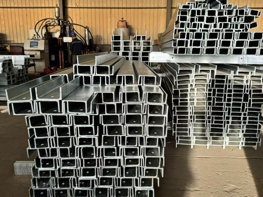 Chanaux en acier à haute résistance enroulés à chaud Chanaux structurels résistants à la rouille pour les projets industriels commerciaux et les infrastructures